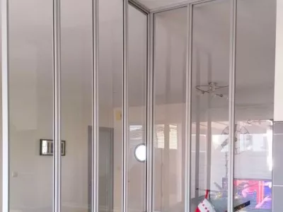 Panneaux en métal pour séparation intérieure moderne