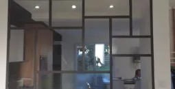 Clôture intérieure en métal avec design géométrique élégant